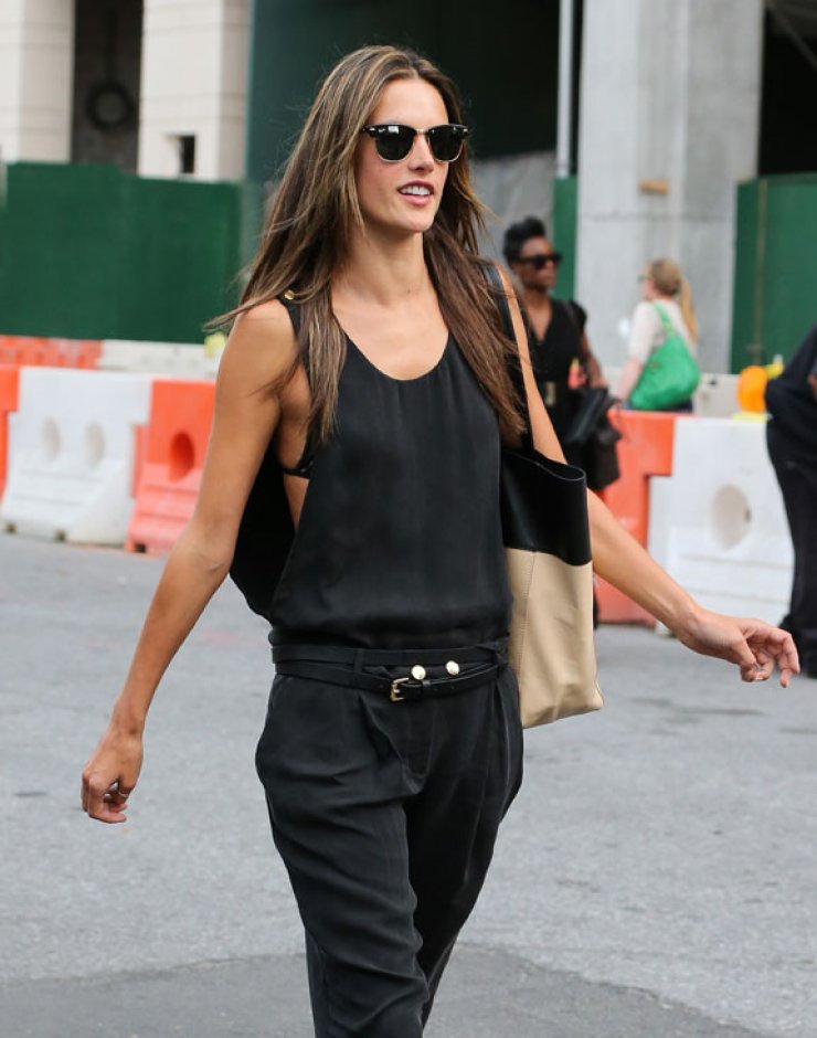 Alessandra Ambrosio: Όμορφη και σέξυ με τα μαύρα!