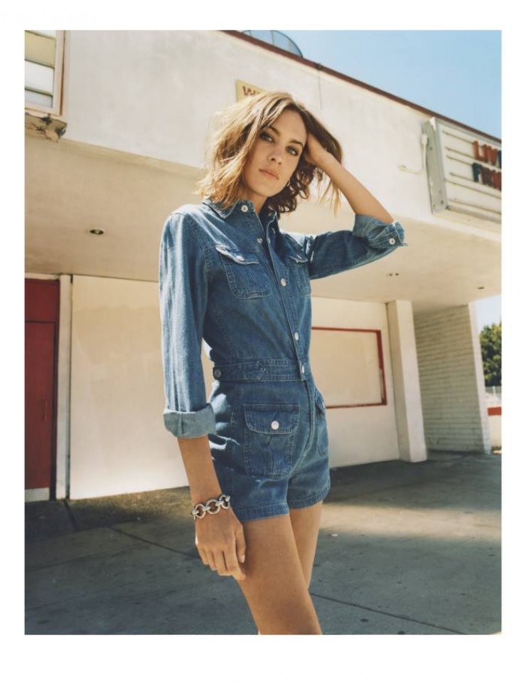 Η Alexa Chung συνεχίζει τη συνεργασία της με την AG Jean