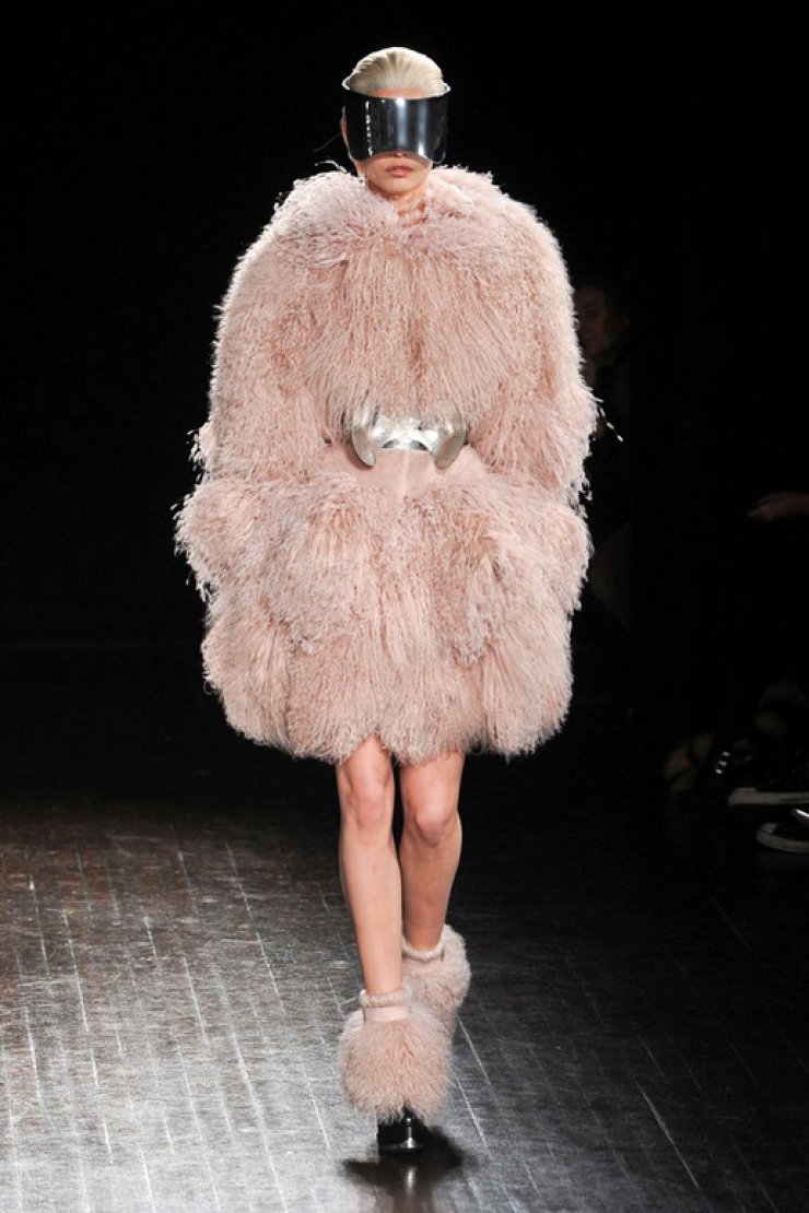 Alexander McQueen: Το βίντεο της νέας καμπάνιας του