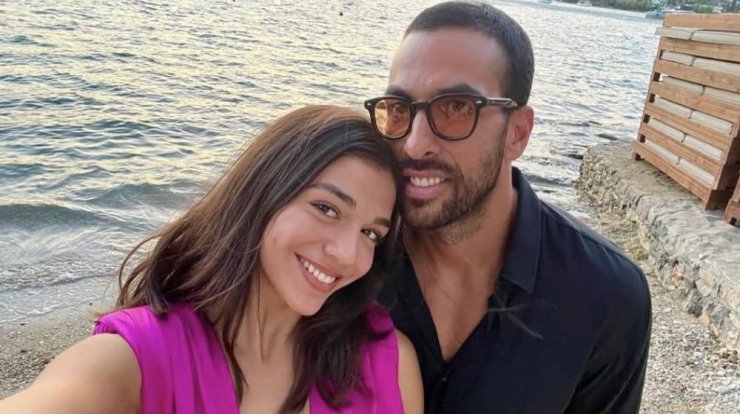 Μελίνα Νικολαΐδη: Τα φιλιά και οι αγκαλιές με τον σύντροφό της στα μπουζούκια τράβηξαν τα φωτογραφικά φλας [εικόνες]