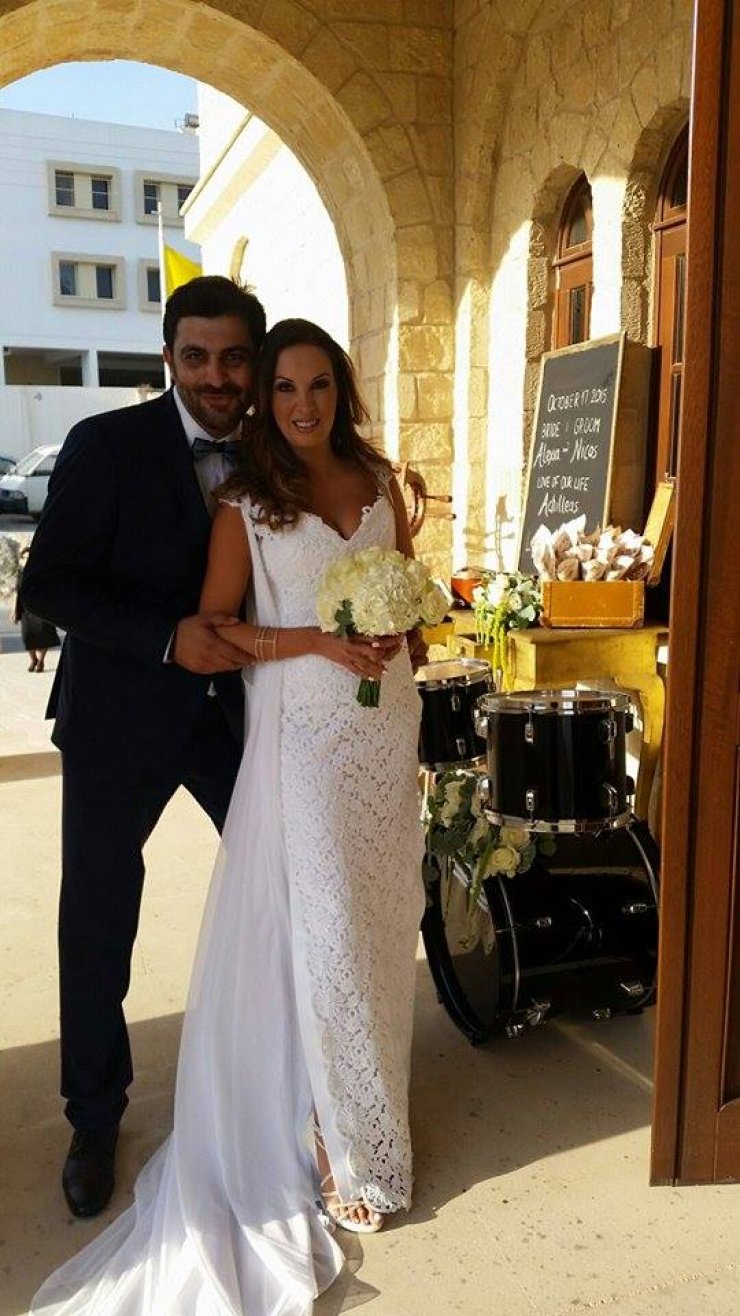 Ανέβηκαν τα σκαλιά της εκκλησίας η Αλεξία Καρακάvνα και ο Νίκος Χριστοδούλου