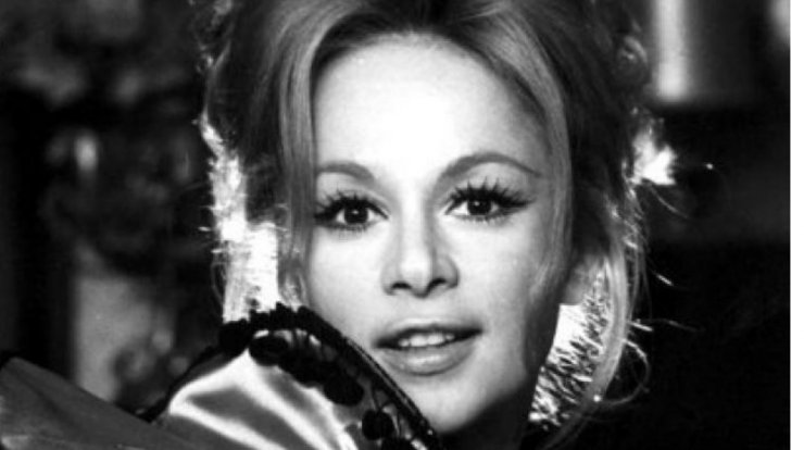 Όταν η Βουγιουκλάκη τρόλαρε αυτούς που την γιούχαραν στο θέατρο