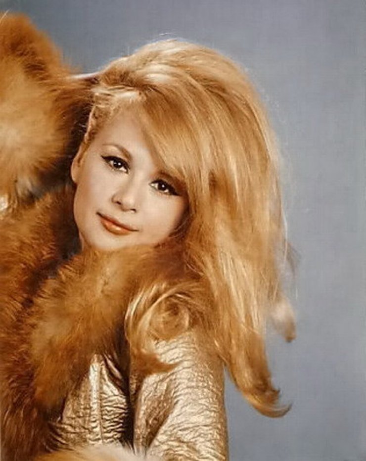 Απίστευτη αποκάλυψη για την Αλίκη Βουγιουκλάκη: “Της έκανα πλάτες για να βγαίνει με τον…”