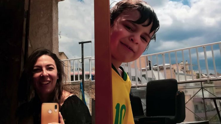 Δείτε τον μικρό Φοίβο να μιλάει πρώτη φορά για τον πατέρα του, Κώστα Βουτσά [βίντεο]