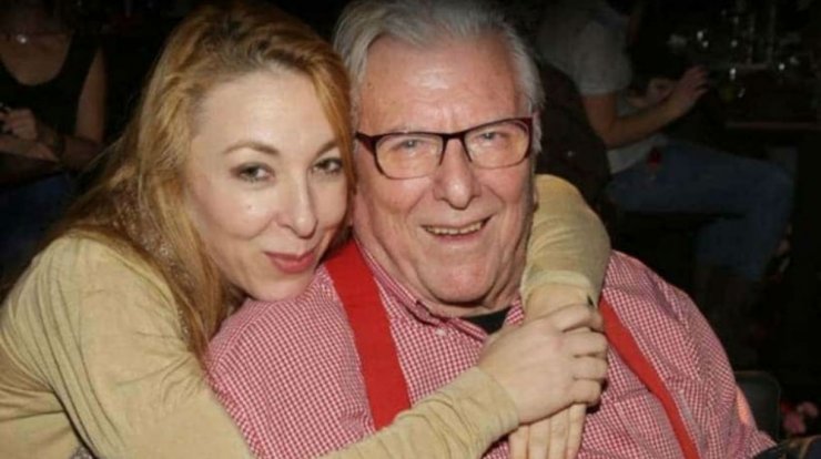 Αλίκη Κατσαβού: Τα λόγια που έγραψε στο στεφάνι που έστειλε [εικόνες]