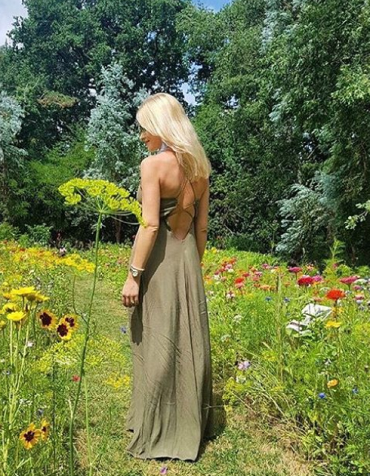 Επώνυμη Κύπρια μας δείχνει τη φουσκωμένη της κοιλίτσα στον όγδοο μήνα της εγκυμοσύνης της!