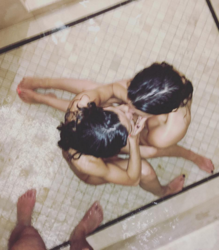 Χαμός στο instagram: Επώνυμος Κύπριος πόσταρε την γυναίκα του ολόγυμνη με άλλη στον μπάνιο