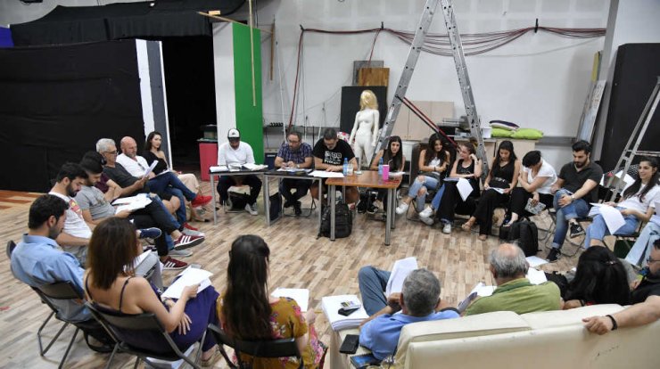 "Άλλα λόγια θκειέ παπά": Η νέα σειρά που συγκέντρωσε την αφρόκρεμα των Κύπριων ηθοποιών! 