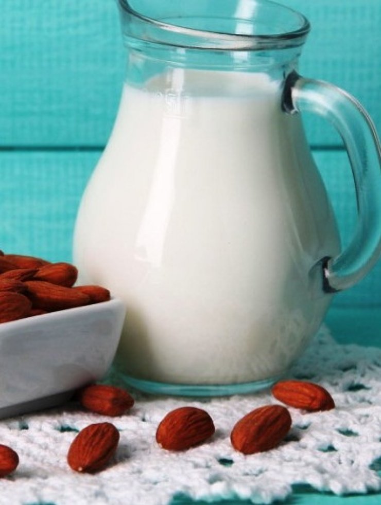 5 πράγματα που πρέπει να γνωρίζετε για το γάλα αμυγδάλου