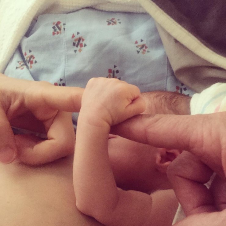 Έγινε μαμά και το έκανε γνωστό με την πιο τρυφερή φωτογραφία!