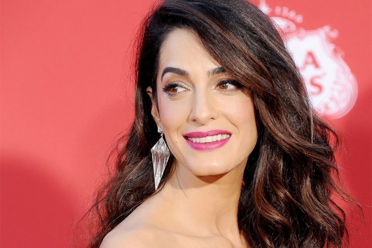 Η Amal Clooney στην πιο ανατρεπτική εμφάνιση που έκανε ποτέ!