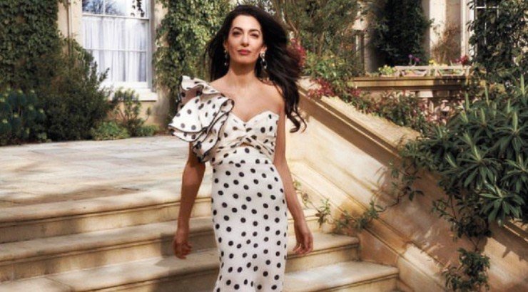 Amal Clooney: Έλληνας hair stylist επιμελήθηκε το look της [εικόνα]