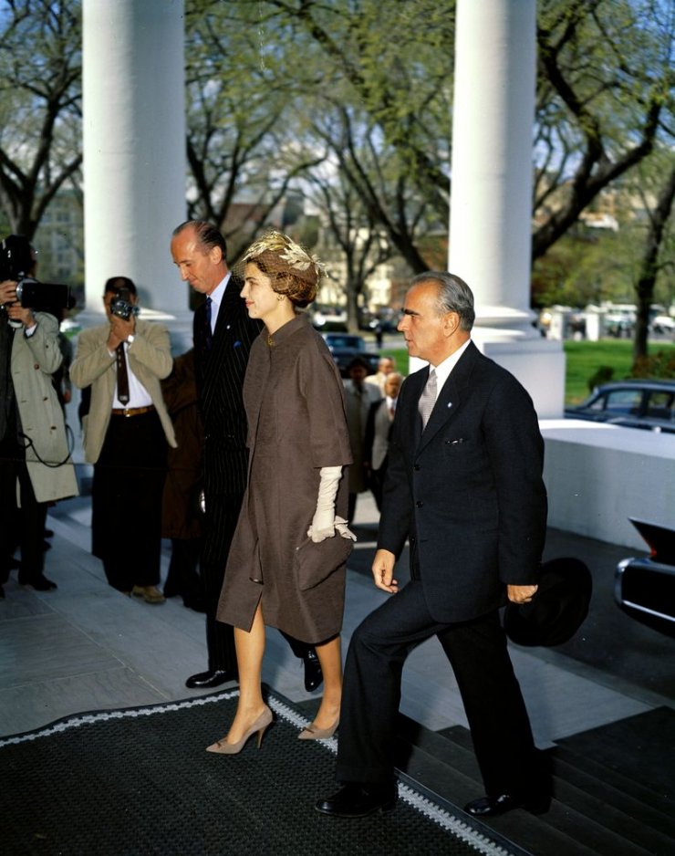  «Σκάσε, Αμαλία!» -Οταν η αστή καλλονή σύζυγος του Καραμανλή άκουγε «γαλλικά» [εικόνες] 