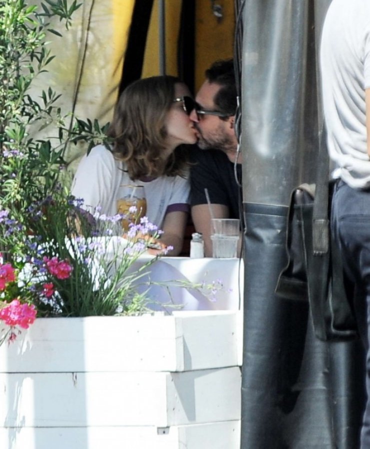 Αρραβωνιάστηκε αγαπημένο ζευγάρι της showbiz έπειτα από έξι μήνες σχέσης!