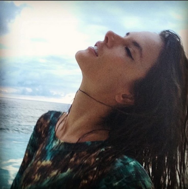 Η Alessandra Ambrosio στην καμπάνια της Replay