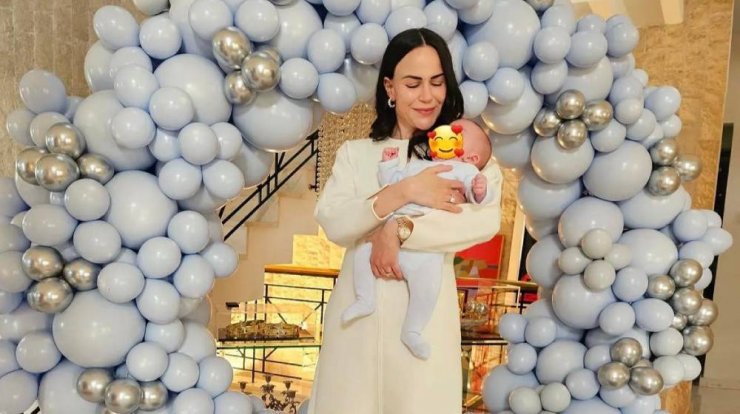 Άννα Μαρία Βασιλειάδη – Γιώργος Μαρκίδης: Για βόλτα με τον 3 μηνών γιο τους [εικόνες]