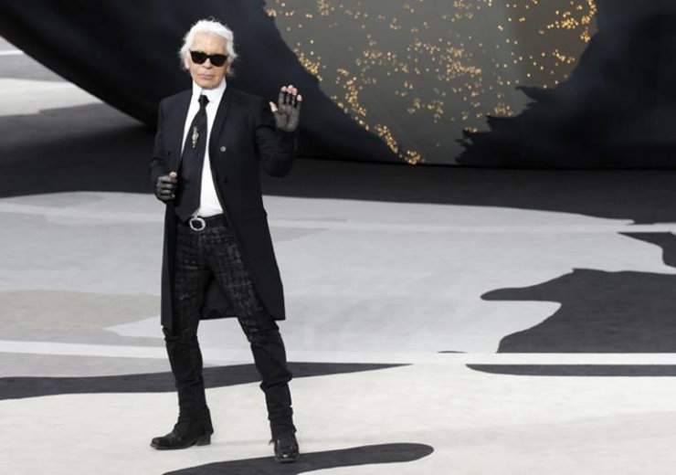 Το χριστουγεννιάτικο δέντρο του Karl Lagerfeld είναι απλά υπέροχο