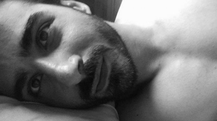 Ο αδερφός γοητευτικού ηθοποιού στο νησί μας κάνει στο πλευρό του το τηλεοπτικό του ντεμπούτο! 