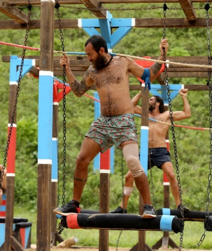 Ποιος Έλληνας παρουσιαστής φόρεσε το μαγιό του Κώστα Αναγνωστόπουλου;