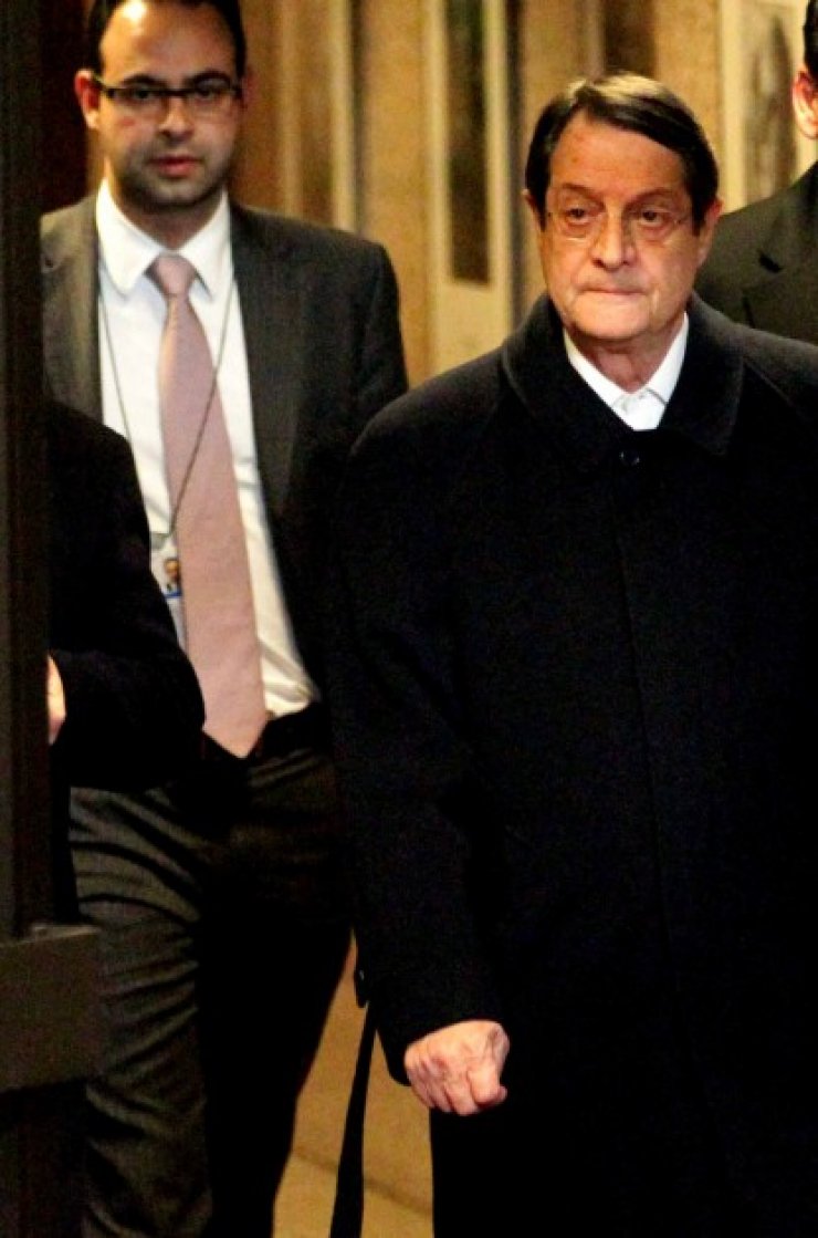 Aπειλές, σοκολατάκια και… αρνάκι στο Eurogroup