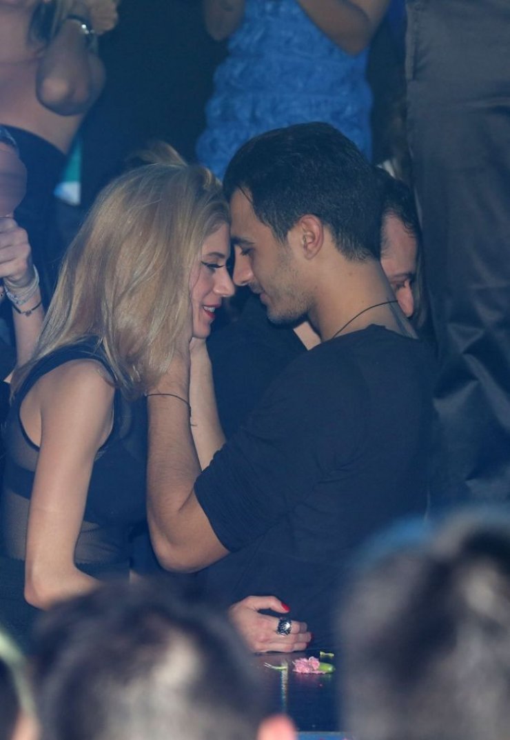 Δήμος Αναστασιάδης – Τζένη Θεωνά: Ετοιμάζονται να ανέβουν τα σκαλιά της εκκλησίας