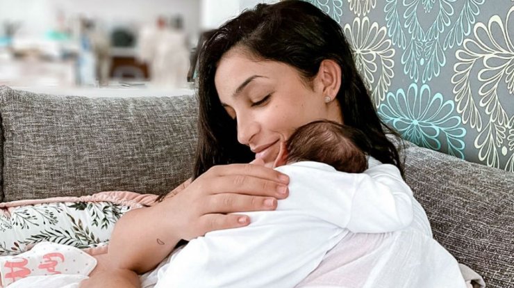 Άντρεα Νικολάου: Έκανε την πρώτη βόλτα μαζί με την κόρη της [εικόνες]