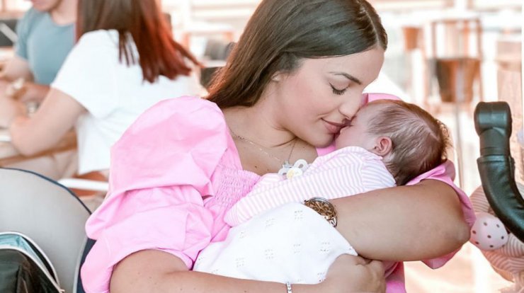 Άντρεα Νικολάου: Μέσα από ένα τρυφερό βίντεο μας έδειξε τη διαδικασία γέννησης της κόρης της 