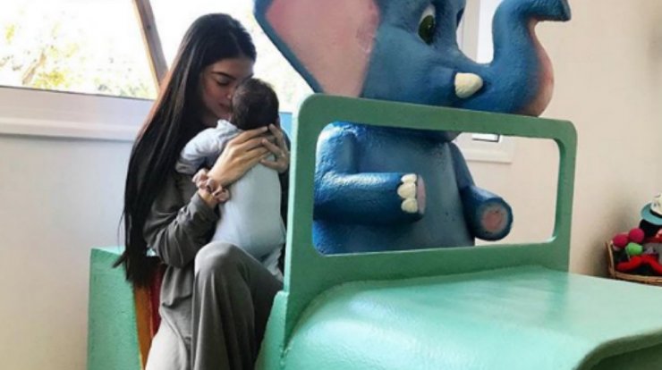 "Λιώσαμε"! Η χριστουγεννιάτικη εικόνα του μικρού Λαμπρινού που μοιράστηκε η Άντρεα Κυριάκου!