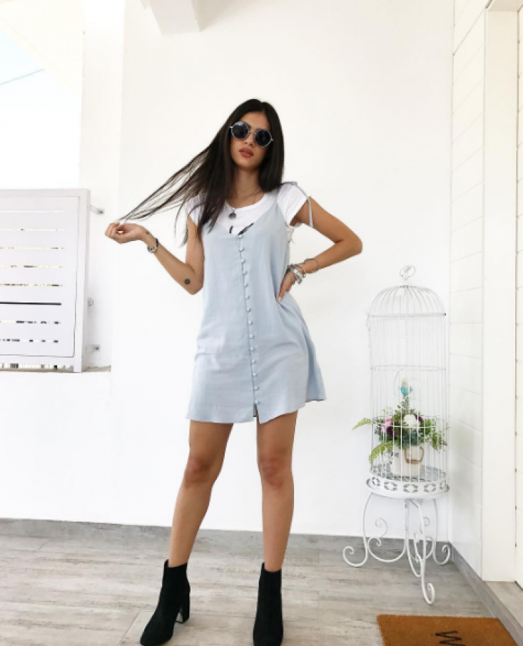 Ακομπλεξάριστη! Η Άντρεα Κυριάκου πόσταρε τις πιο ιδιαίτερες παντόφλες που την έχουμε δει ποτέ!