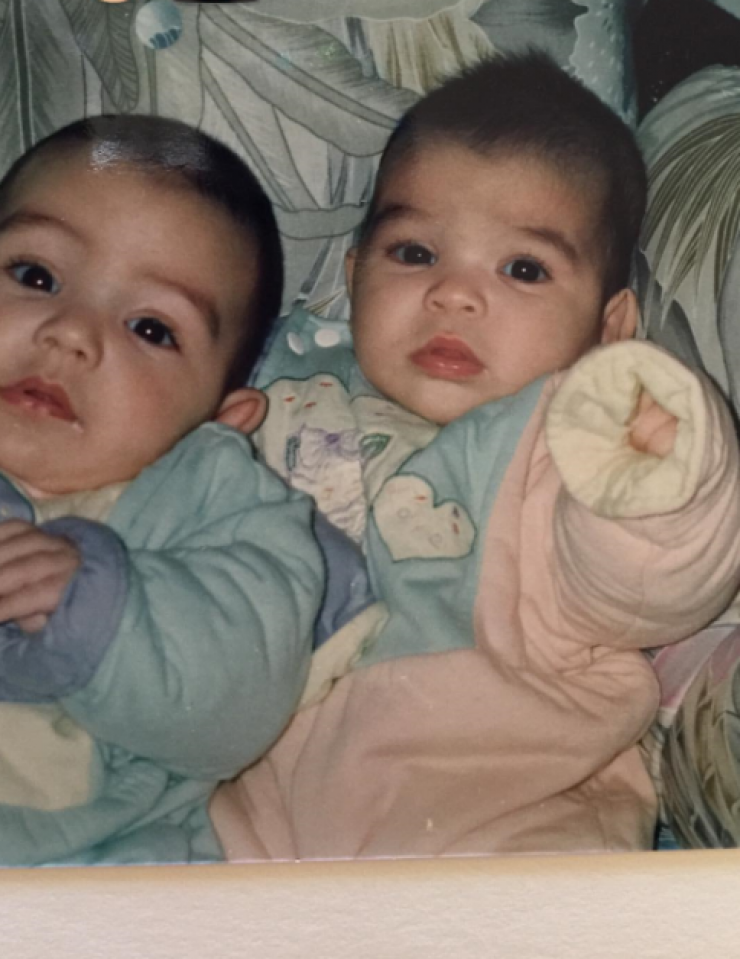 Επώνυμη Κύπρια έχει δίδυμο αδερφό και δεν το γνωρίζαμε!