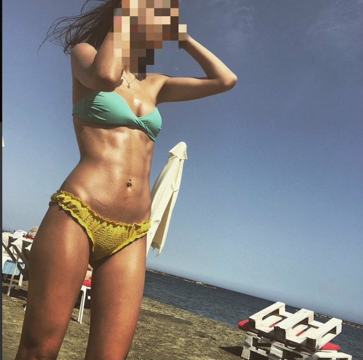 Επώνυμη Κύπρια αναστατώνει τις παραλίες με τους κοιλιακούς και το αψεγάδιαστο σώμα της