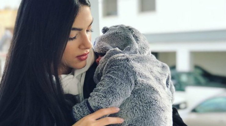 Άντρεα Κυριάκου: Το ταξίδι στο εξωτερικό μαζί με τον μικρό Λαμπρινό! 