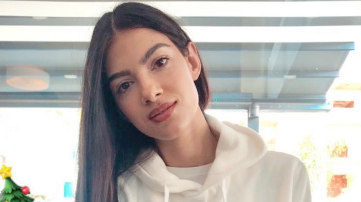 Άντρεα Κυριάκου: Το τραγούδι που αφιερώνει στον μικρό Λαμπρινό καθώς τον κοιμίζει! [βίντεο]