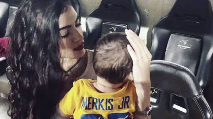 Άντρεα Κυριάκου: Λίγο πριν ο μικρός Λαμπρινός γίνει ενός μας δείχνει το προσωπάκι του και είναι ένας κούκλος!