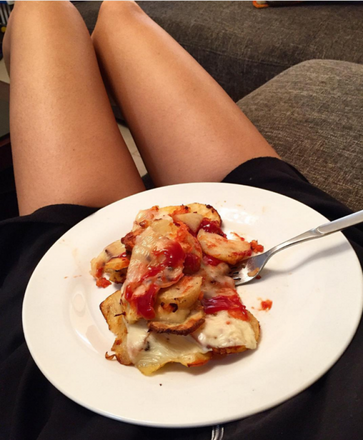 Αυτά είναι τα καλλίγραμμα πόδια επώνυμης Κύπριας!