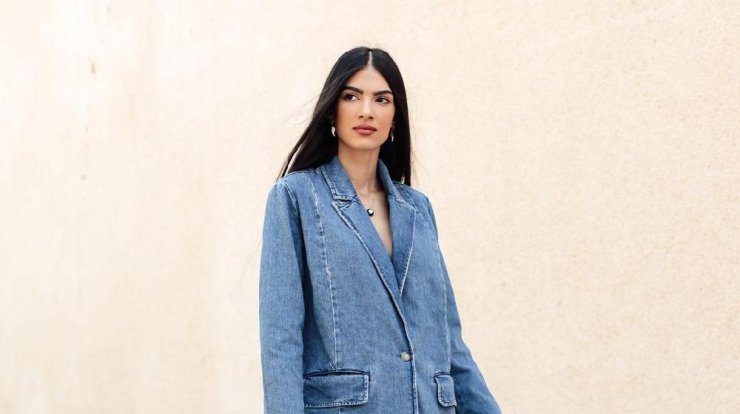 To denim on denim look της Άντρεας Κυριάκου που ξεχωρίσαμε