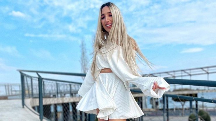 To κίτρινο outfit της Ανδρεάνας Φραγκούδη που λατρέψαμε!