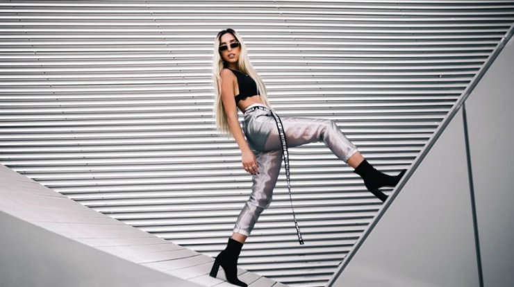 Μάθαμε την άσκηση που κάνει η Ανδρεάνα Φραγκούδη για υπέροχους κοιλιακούς! [βίντεο]