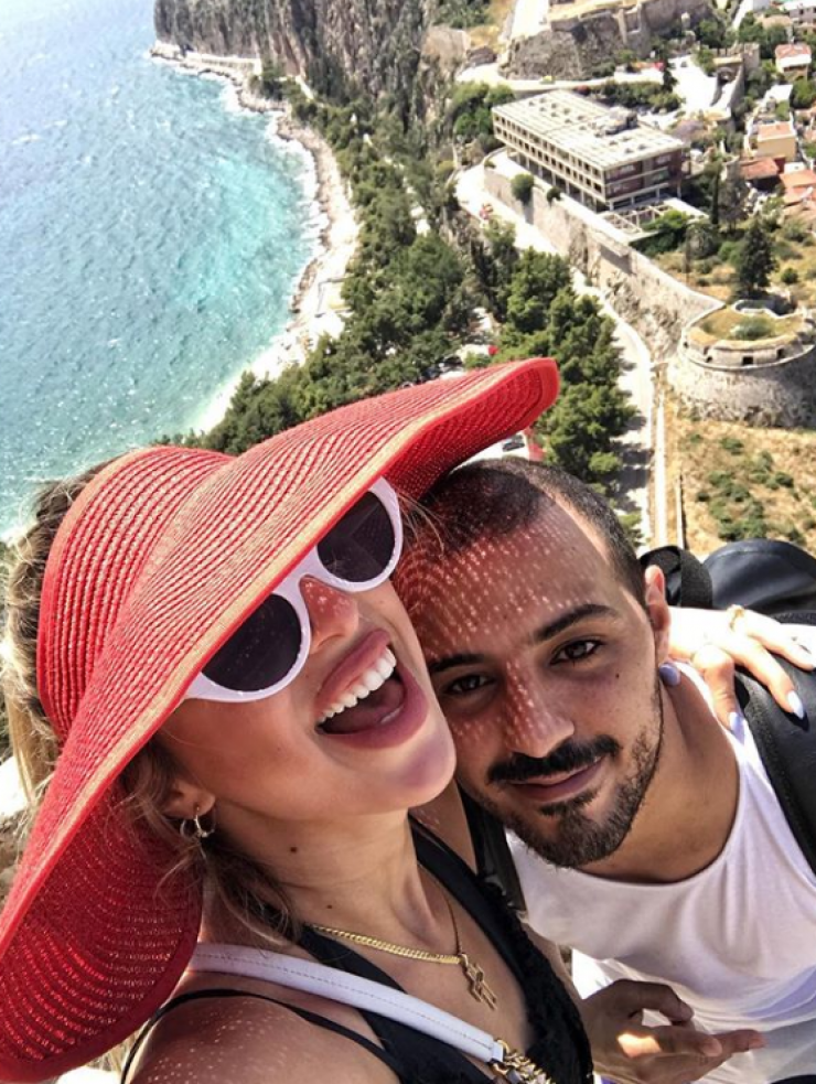 Θα πάθετε πλάκα! Δείτε για πρώτη φορά το μονόπετρο που χάρισε στην Ανδρεάνα Φραγκούδη ο σύντροφός της! [εικόνες]