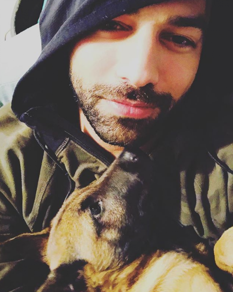 Ανδρέας Γεωργίου: Δείτε τον σε μία σπάνια φωτογραφία μαζί με την αδερφή του σε παιδική ηλικία!