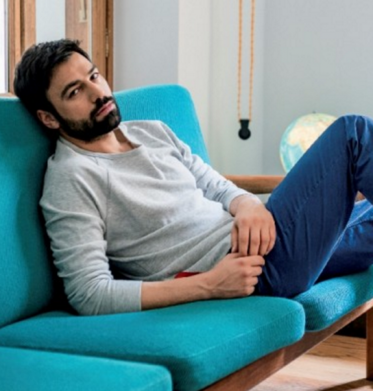 Έξαλλη γυναίκα φώναζε από μπαλκόνι ξενοδοχείου στον Ανδρέα Γεωργίου και διέκοψε το γύρισμα! [βίντεο]