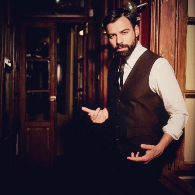 Aνδρέας Γεωργίου: Κοιμήθηκε με το βαφτιστήρι του χθες βράδυ [εικόνα]