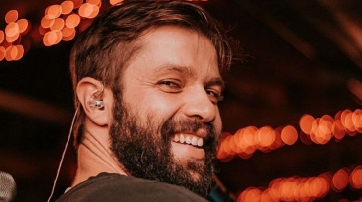 Ανδρέας Βούλγαρης: Είδαμε τις πρώτες εικόνες του περιζήτητου συνεργάτη του Μουτσινά με τη σύντροφό του