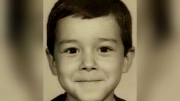 Ποιος Κύπριος παρουσιαστής είναι το αγοράκι στη φωτογραφία; 