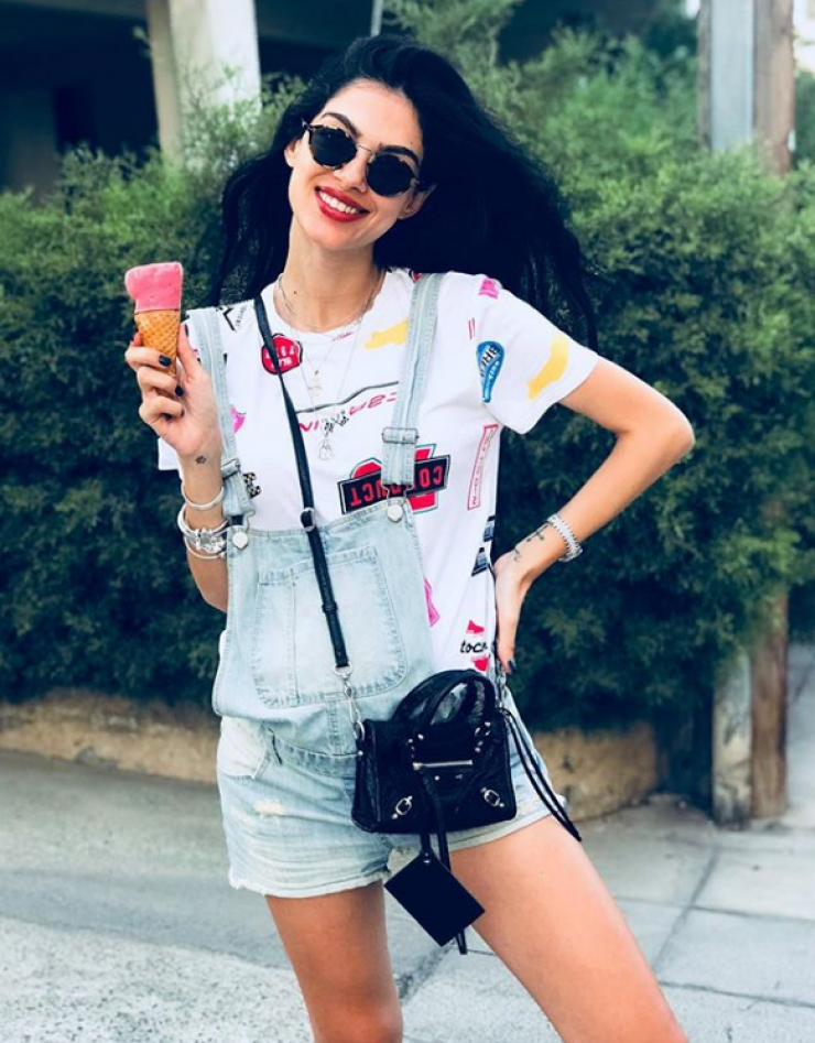 Άντρεα Κυριάκου: Το πιο τρυφερό στιγμιότυπο με το φιλί στη φουσκωμένη της κοιλίτσα!