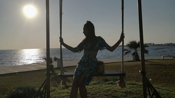 Κύπρια ηθοποιός περιμένει το πρώτο της μωράκι!