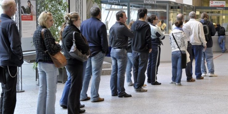 Στο χαμηλότερο επίπεδο 3,5 ετών οι άνεργοι τον Απρίλιο 2016 
