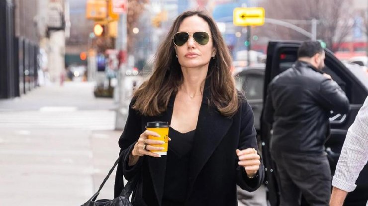 Angelina Jolie: Αυτή είναι η αγαπημένη της designer τσάντα 