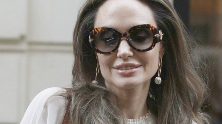 Βρήκαμε το luxury - elegant φόρεμα της Angelina Jolie