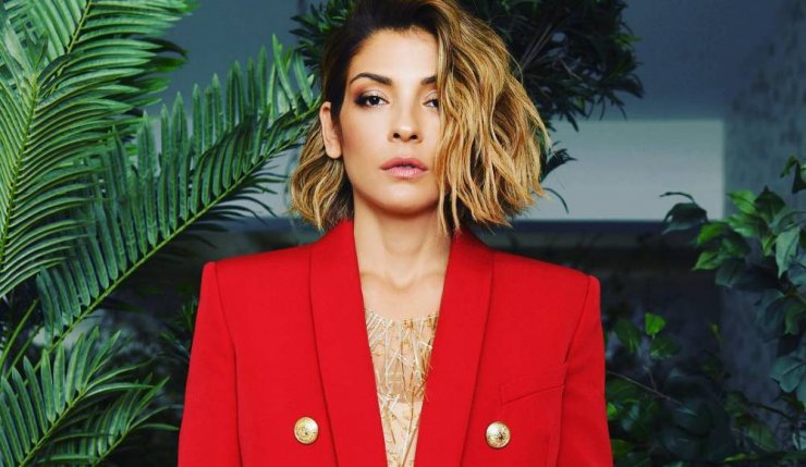 Η Άννα Χατζηγρηγορίου σας δείχνει το αξεσουάρ που ολοκληρώνει τα καλοκαιρινά της σύνολα